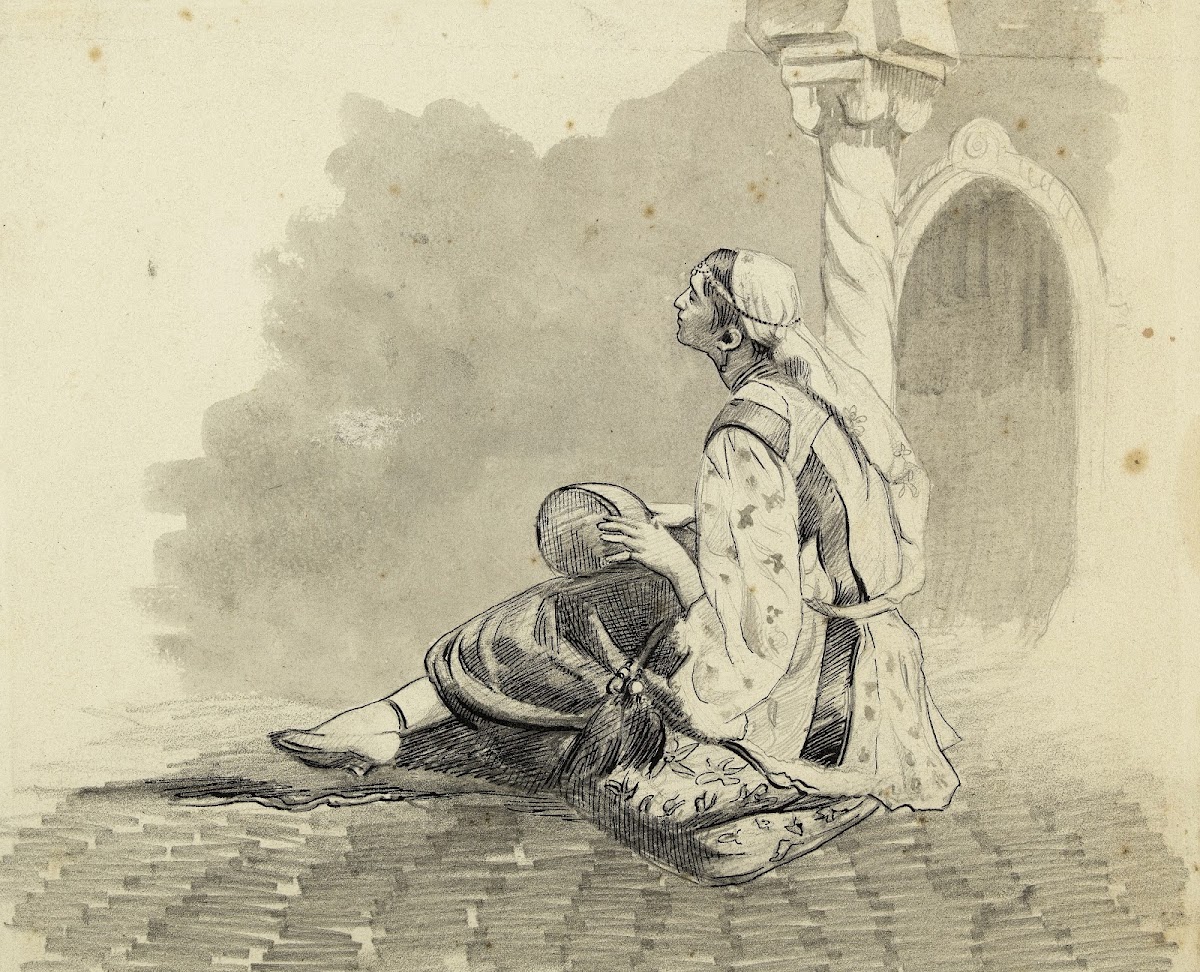 Femme mauresque assise devant une colonne torsadée