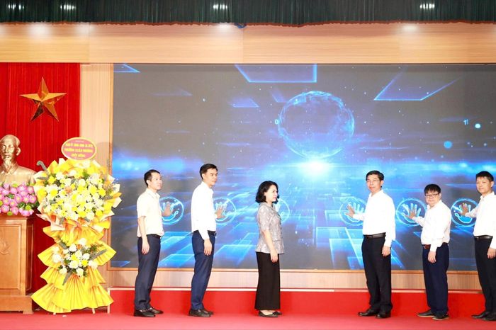 Livestream giải đáp thủ tục hành chính để gần dân hơn - Đài Phát thanh và truyền hình Hà Nội