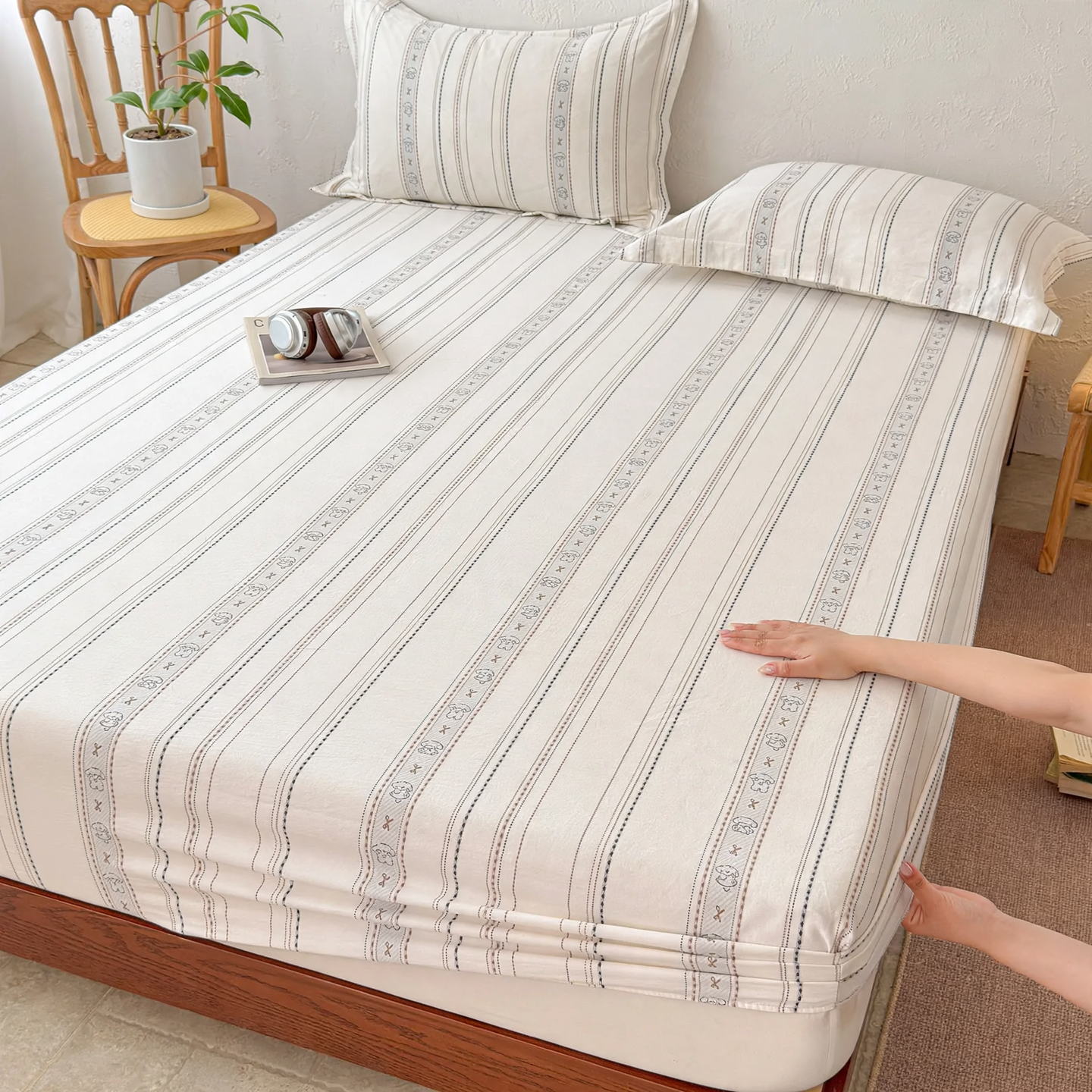 Cotton fitted sheet with elastic