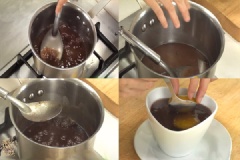 Đặt một nồi nước khác lên bếp, đổ đường, đậu đỏ và chút muối vào đun sôi thì tắt bếp. Chú ý đảo đều tay để đậu đỏ không vón cục trong quá trình nấu. Múc nước đậu đỏ ra bát, thả 2-3 miếng bánh bí đỏ vào và ăn nóng.