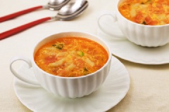 Múc canh trứng ra tô hoặc chén, rắc hành lá vào để món ăn thêm đẹp mắt. Chúc các bạn thành công với công thức canh trứng đơn giản này nhé.