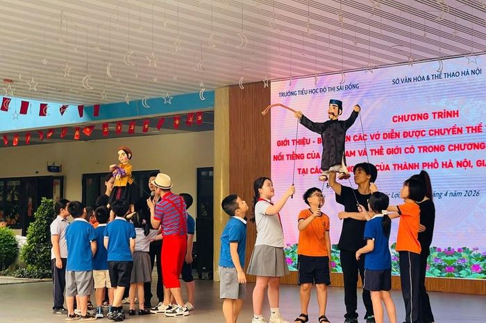 Nhà hát Múa rối Thăng Long đưa sân khấu vào học đường - Báo Văn hóa