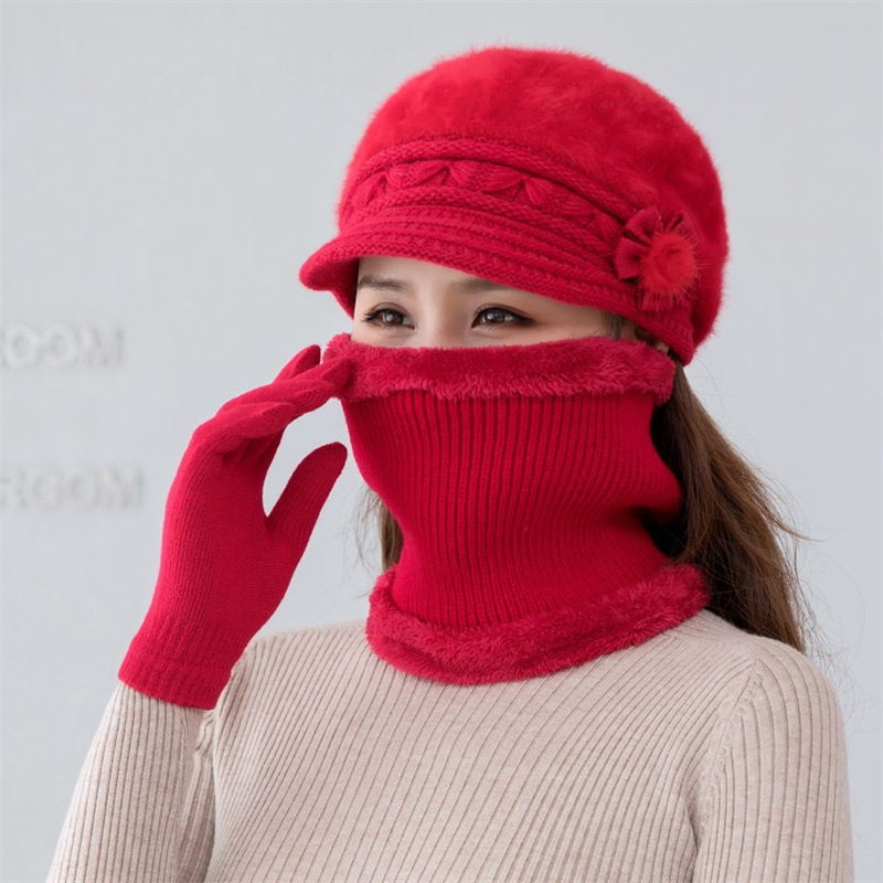 Women's knitted beanie, warm and fashionable