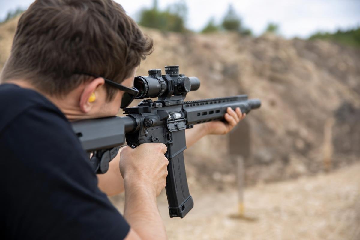 understanding eye relief and how to choose the right LPVO for an AR-15 build