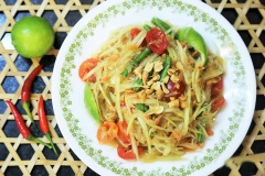 Gỏi đu đủ thái chua cay là một trong những món ăn đơn giản nhưng mang đậm bản chất ẩm thực Thái Lan với vị chua và cay làm chủ đạo. Thử thực hiện ngay món này làm món ăn khai vị cho bữa ăn gia đình nhé!