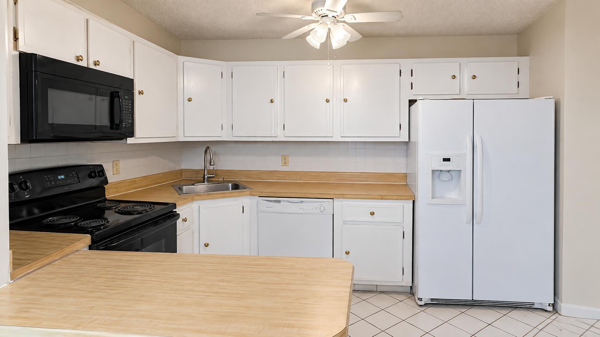 222 Pine HOV Cir, Greenacres, FL 33463 Unit B2 property photo 4