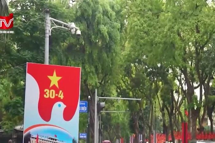 Hà Nội rực rỡ cờ hoa chào mừng Ngày Giải phóng miền Nam 30/4 - Chuyên trang An Ninh Thủ Đô - Báo Công an nhân dân