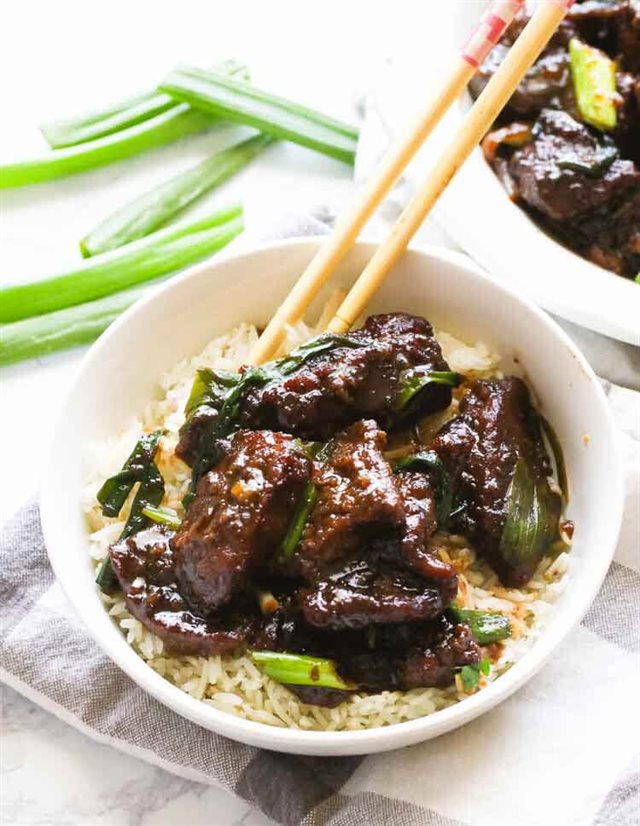 Thịt Bò Xào Sốt Hành Lá