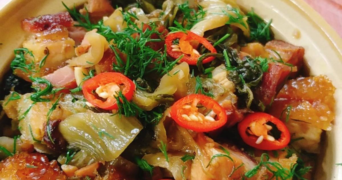 Thịt heo quay kho cải chua