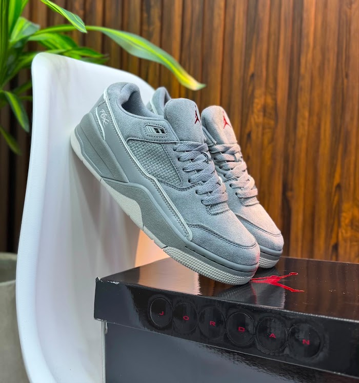 Jordan 4 RM Gris
