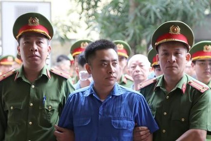 Xét xử Bùi Đình Khánh trong vụ án ma túy và sử dụng vũ khí chống trả khiến một Thiếu tá Công an hy sinh - Công An TP.HCM