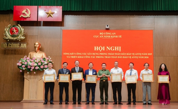 SeABank nhận Bằng khen từ Bộ Công an về thành tích xuất sắc trong công tác bảo vệ an ninh Tổ quốc