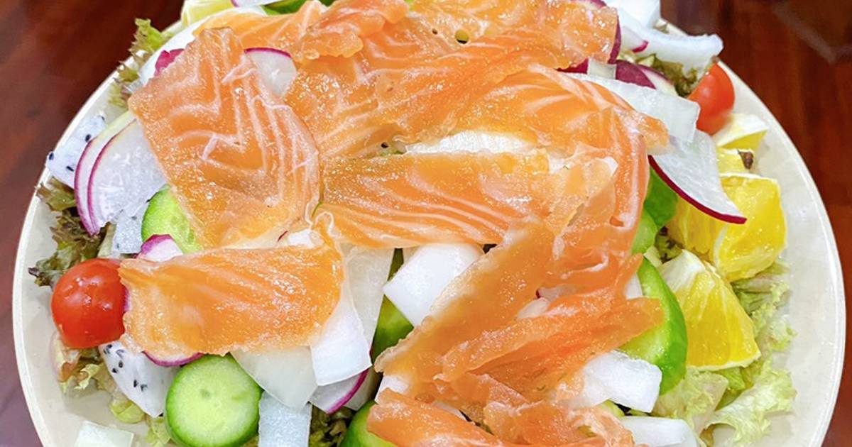Salad cá hồi muối