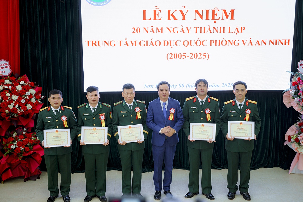 Lễ kỷ niệm 20 năm thành lập Trung tâm giáo dục Quốc phòng và An ninh Trường Đại học Tây Bắc