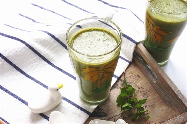 Sinh Tố Chuối Matcha Và Ngải Cứu