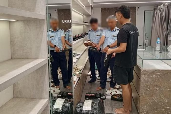 Phát hiện cơ sở kinh doanh sản phẩm thời trang có dấu hiệu giả mạo thương hiệu - Đài Phát thanh và truyền hình Hà Nội