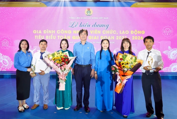 Hai gia đình lao động Petrovietnam vinh dự nhận danh hiệu Gia đình tiêu biểu toàn quốc
