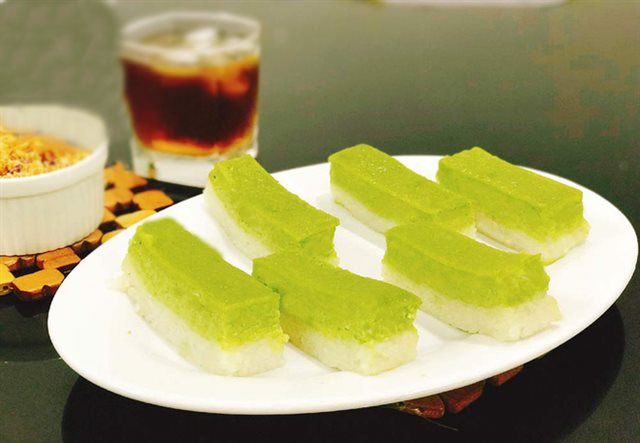 Xôi Cốt Dừa Bánh Trứng