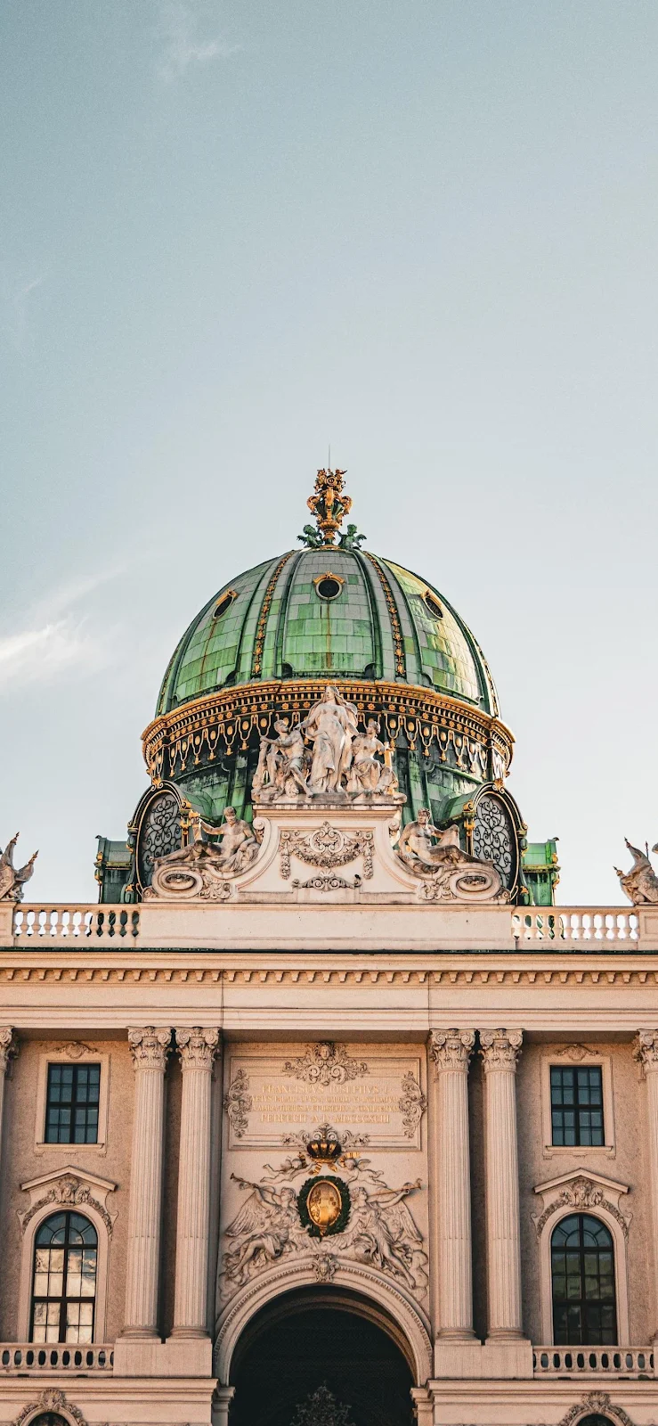 Hofburg Palace In Vienna - Architecture Photography Full HD iPhone Wallpaper (1366x2959)