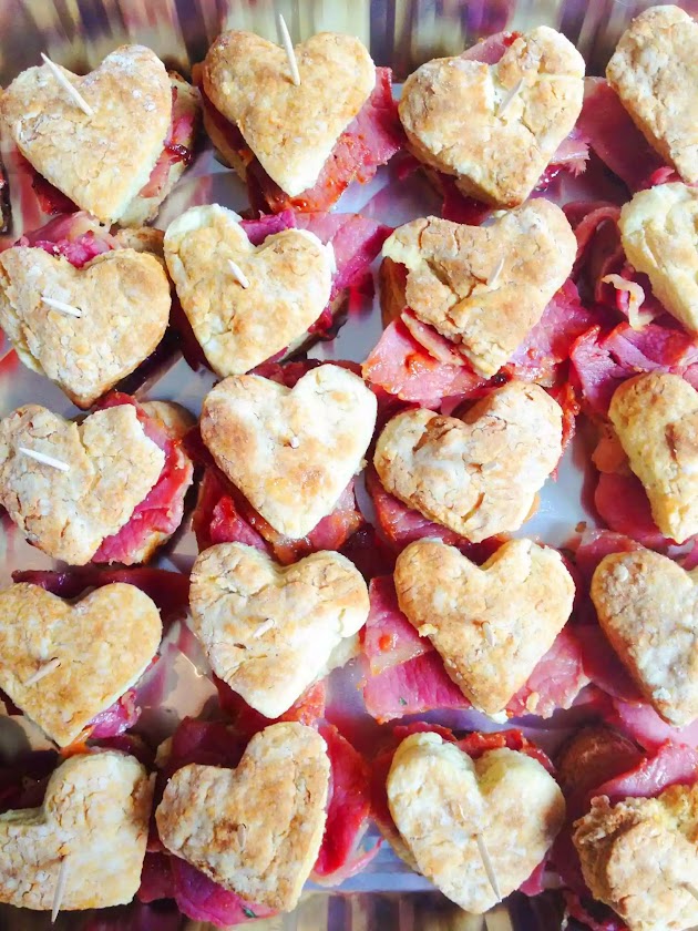 biscotti-a-cuore-con-prosciutto-e-formaggio.JPG