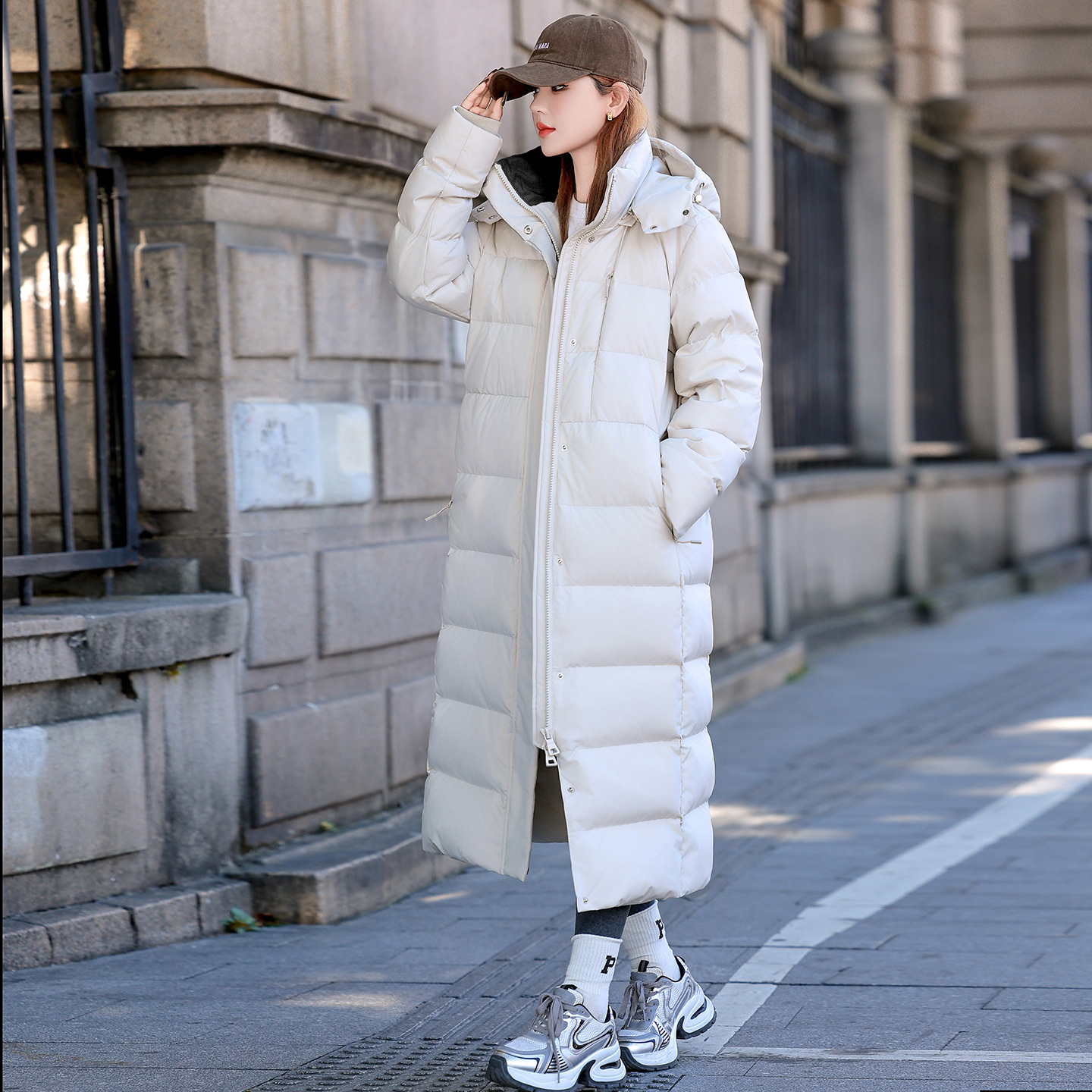 Extra lange Damen-Daunenjacke für extreme Kälte