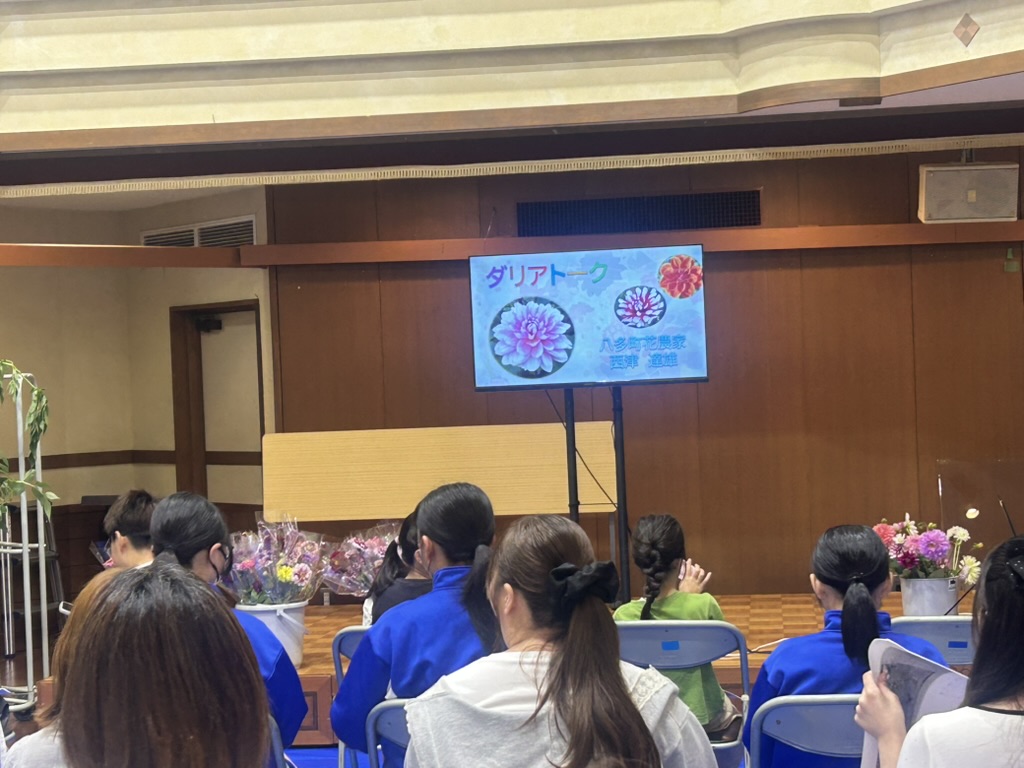 八多ふれあいセンターでのダリアトーク会場の様子