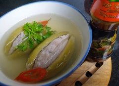 Canh khổ qua vừa là món ngon lại vừa là bài thuốc giải nhiệt rất tốt cho sức vào những ngày hè, rất thích hợp cho các bữa cơm gia đình cùng ông bà, cha mẹ. Các bạn hãy tay lưu lại cách làm này và thực hiện cho bữa cơm của gia đình mình nha. Chúc các bạn thành công