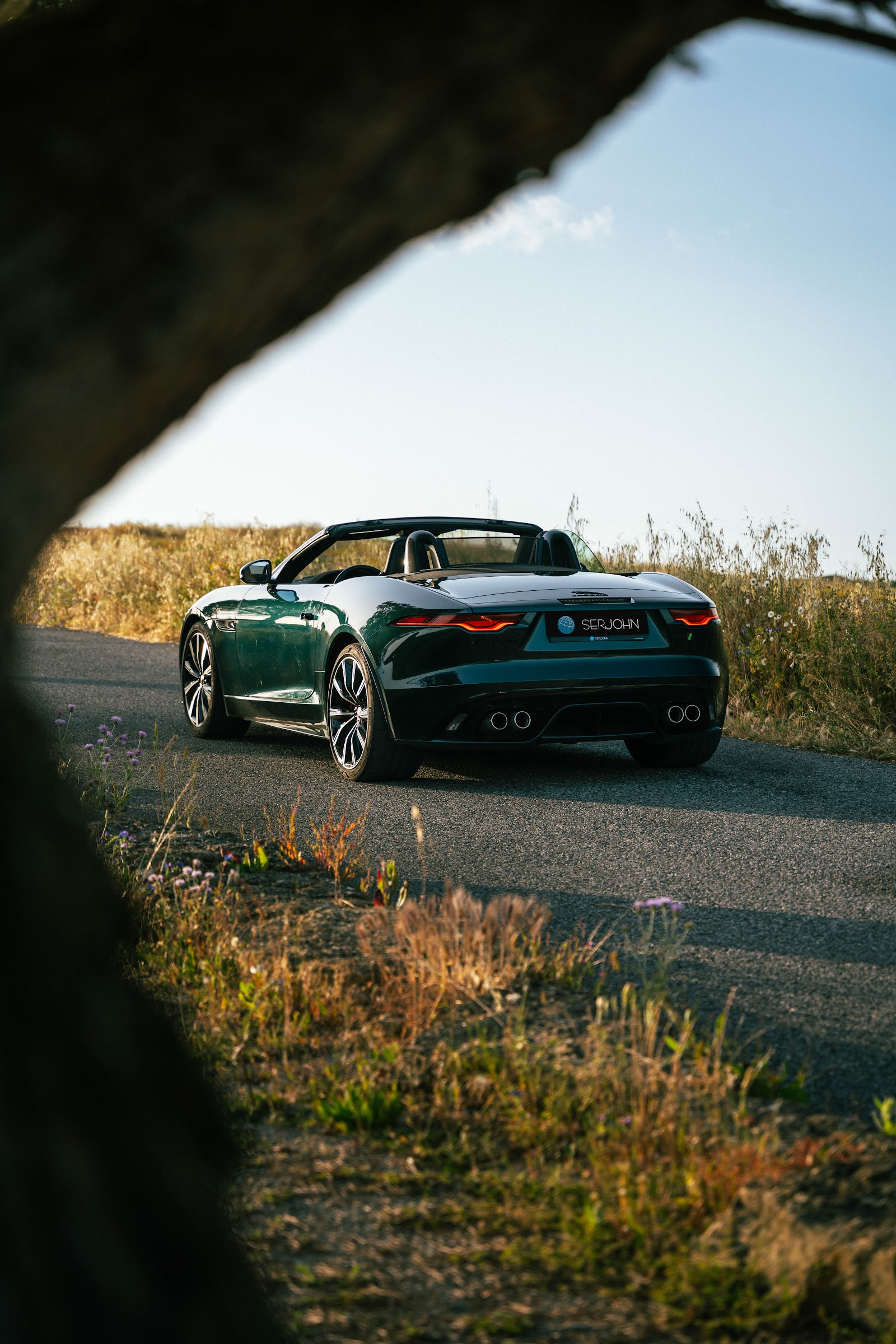 Jaguar F-Type R P575