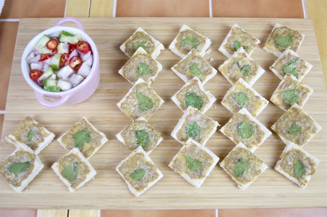 Bánh Mì Nướng Sốt Thịt Băm