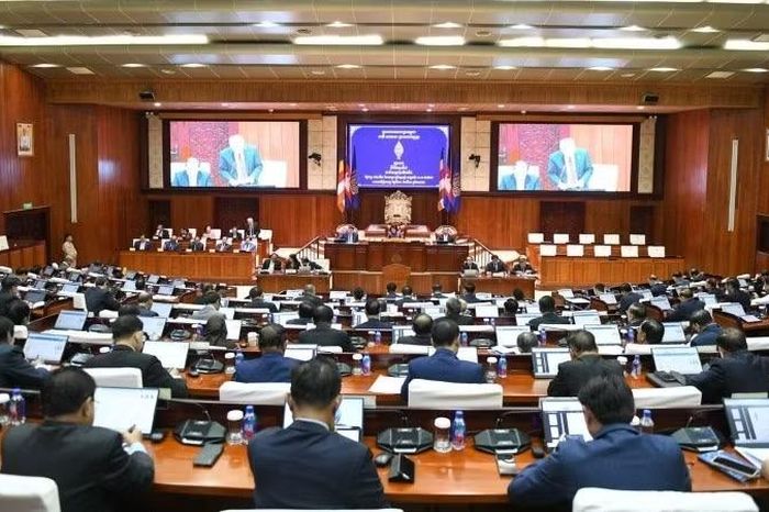 Hạ viện Campuchia thông qua luật chống lừa đảo trực tuyến - Báo An Giang