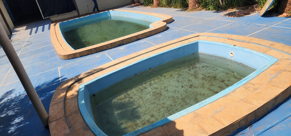 Piscina sem capa térmica