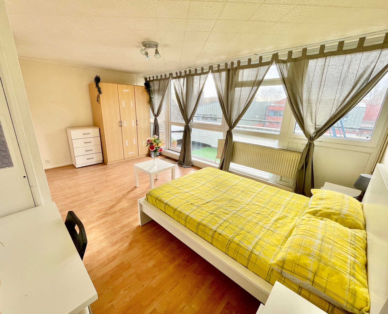 6 Richborough House, Pembury Road