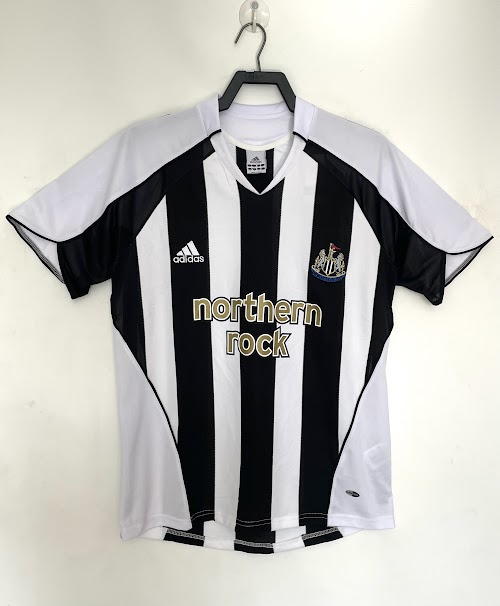 Equipación local del Newcastle 2005-06.jpeg