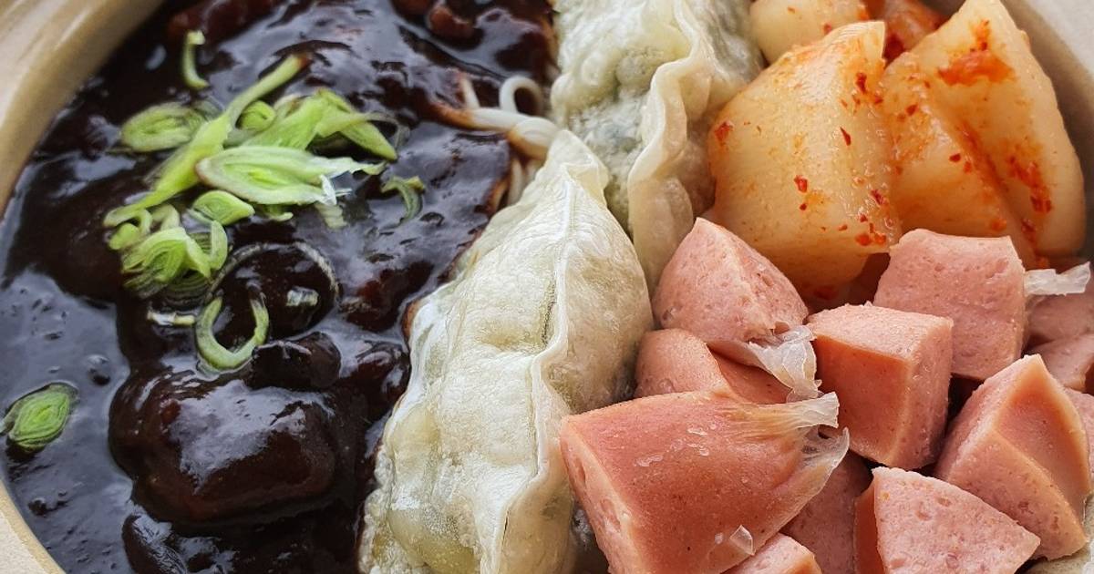 Mì sốt tương đen