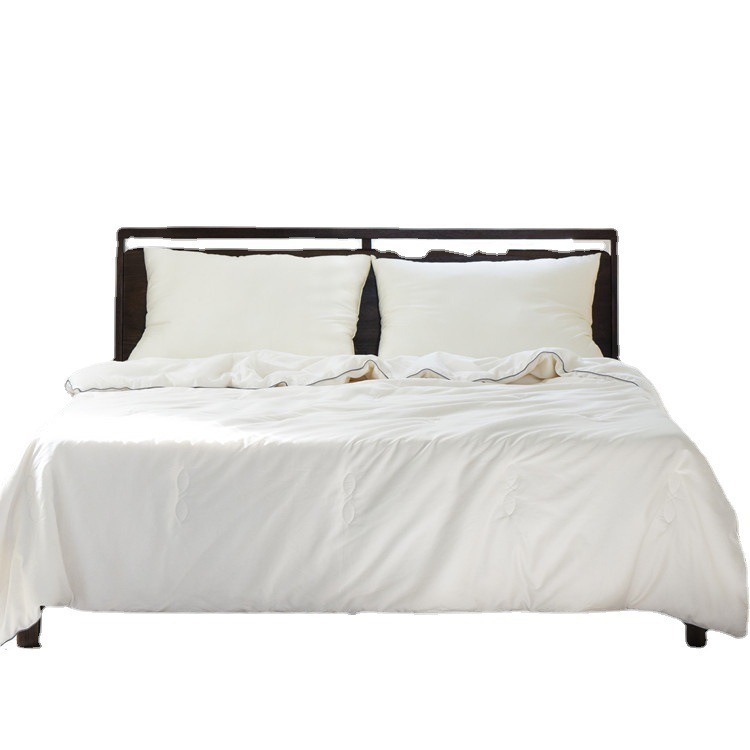 Japanese silk comforter with long-staple cotton cover
