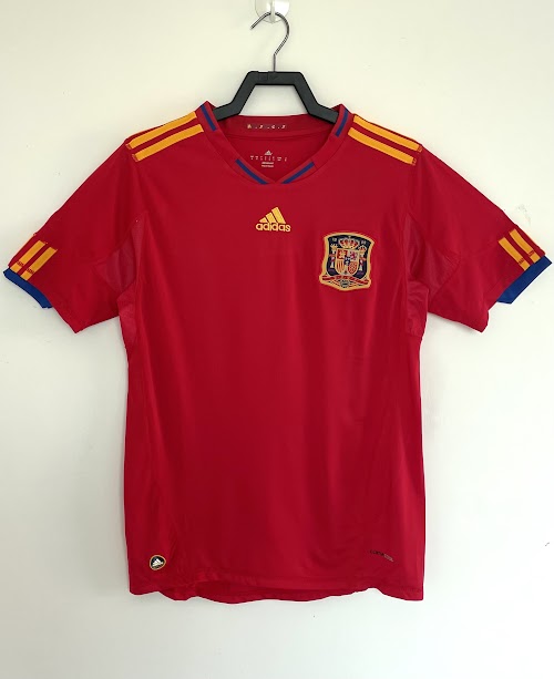 Equipación local de España 2010.jpeg