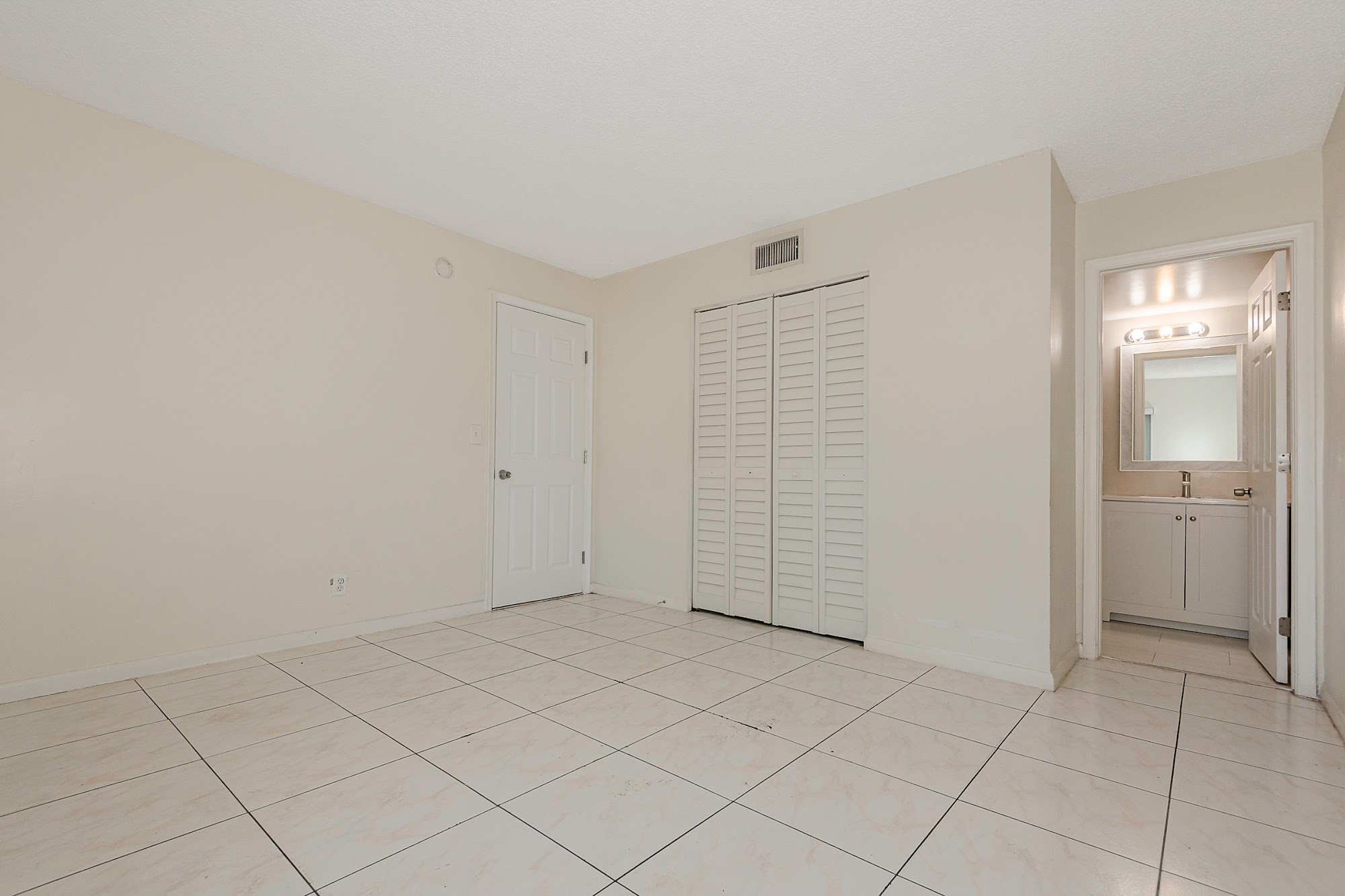 6 Coral Springs Units property photo 17
