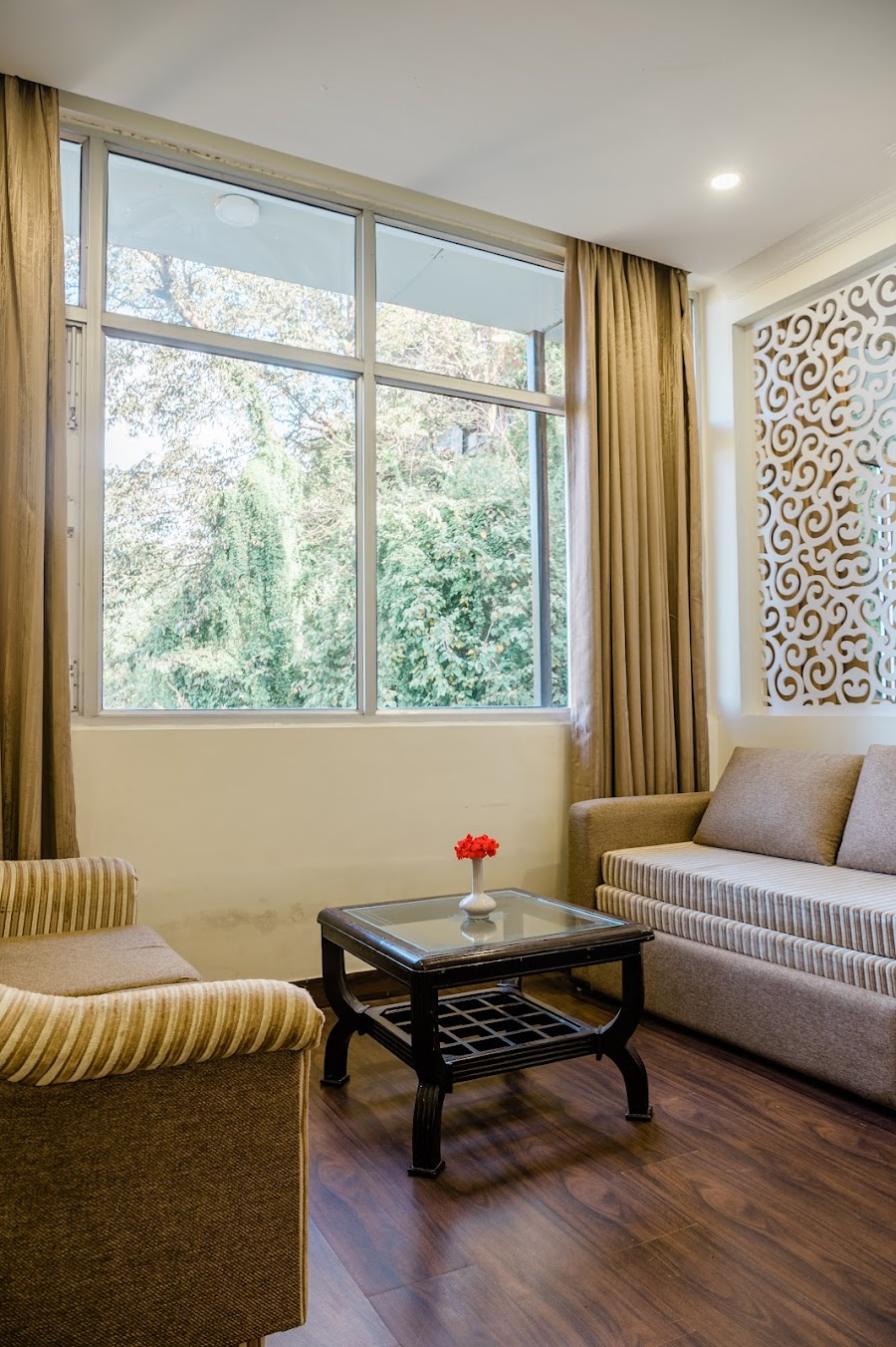 Suite With Balcony — Hotel Shiva Continental Mussoorie, photo 2