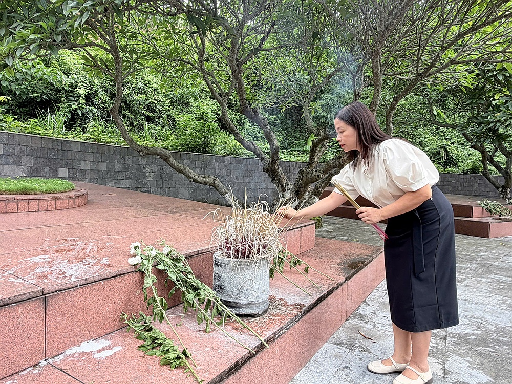 Trường Đại học Tây Bắc dâng hương tưởng niệm các Anh hùng Liệt sĩ tại tỉnh Sơn La