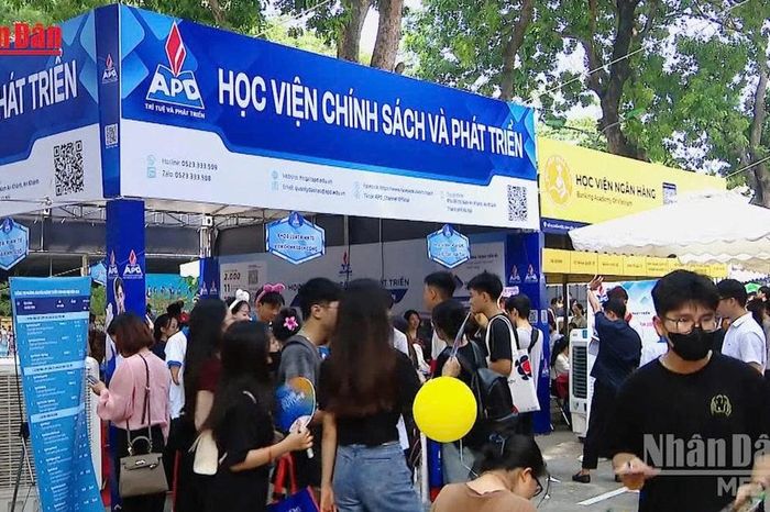[Video] Bộ Giáo dục và Đào tạo công bố 19 phương thức xét tuyển đại học năm 2026 - Báo Nhân Dân