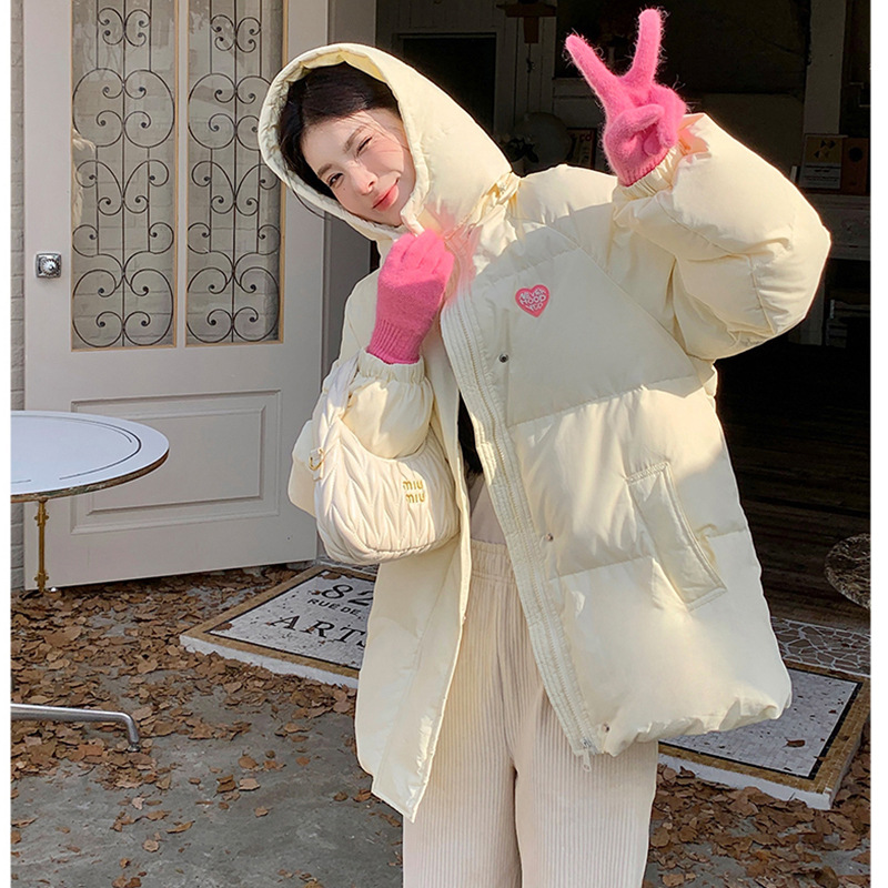 Short padded women's winter jacket in puffer style