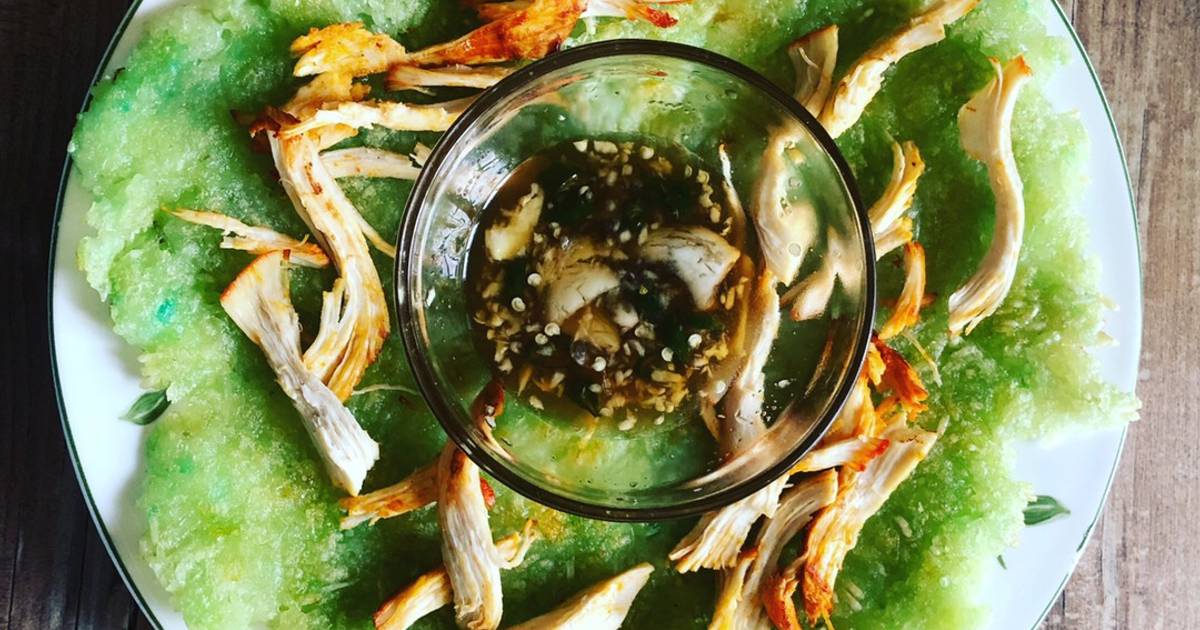 Xôi cốm chiên ăn với ức gà xé