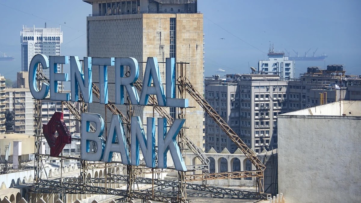 환율 결정 메커니즘과 중앙은행 개입이 시장에 미치는 구조적 영향