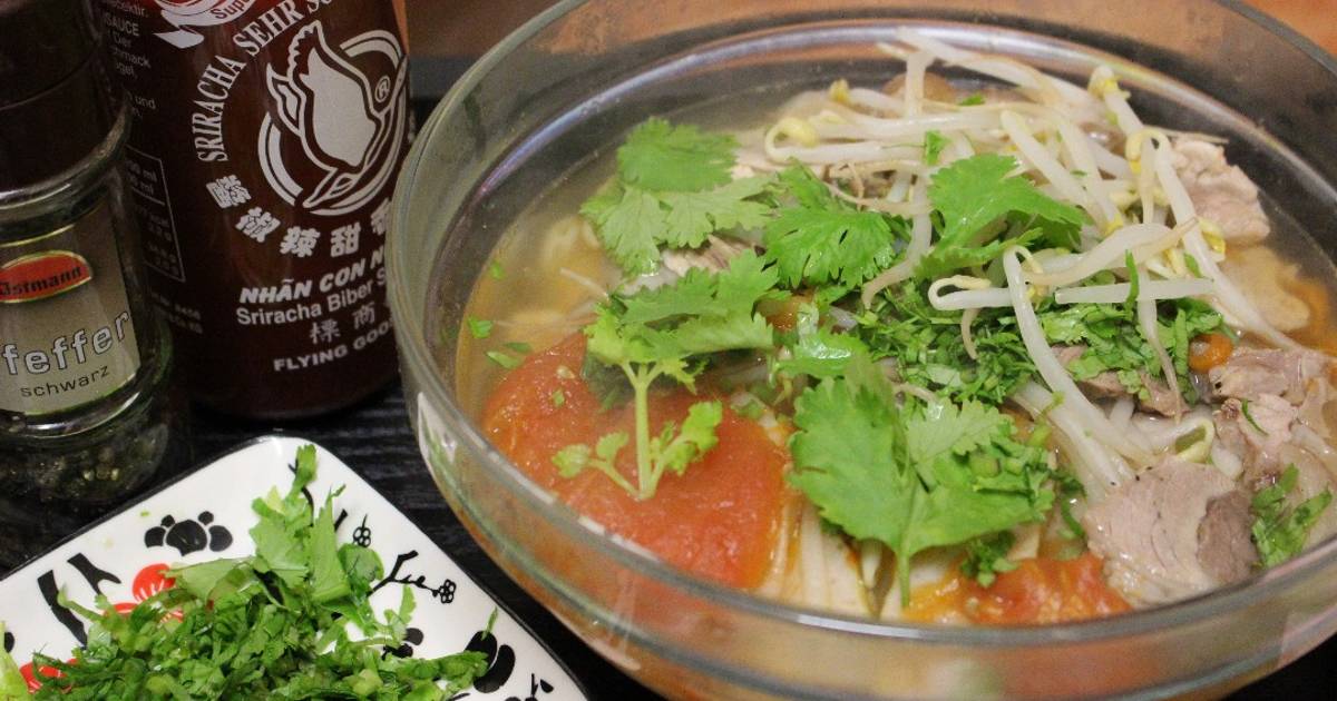 Bún sườn chân giò