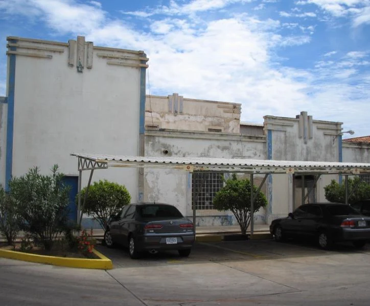 Vista frontal de la Casa Fuerte