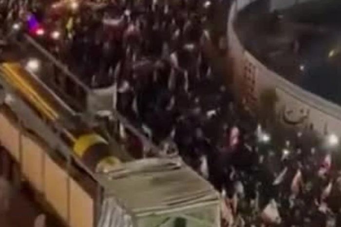 Iran đưa tên lửa diễu phố khi đàm phán với Mỹ bế tắc - Báo Tiền Phong