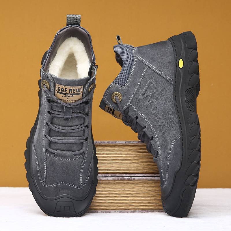 Men's winter boots made of pig leather with wool lining