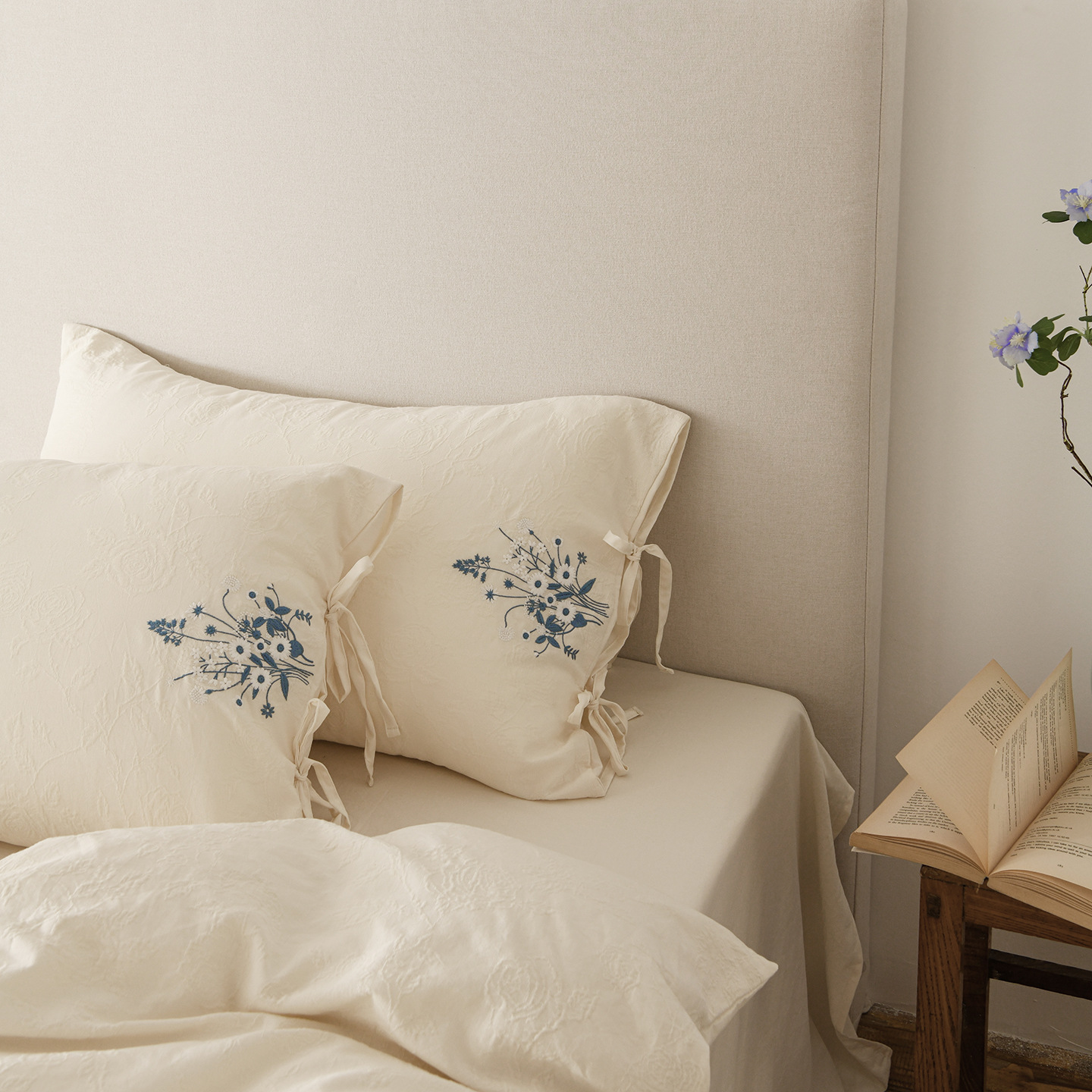 Cotton bedding set, seersucker, embroidered