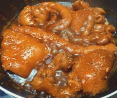 Để lửa liu riu, khìa cho thú linh thấm dần dần nước dừa, gia vị (lúc khìa nên trở đều thú linh, nêm nếm lại gia vị theo khẩu vị). Chảo khìa bắt đầu cạn dần nước, dậy mùi thơm. Nước còn sền sệt thì tắt bếp, đừng để nước cạn hết (nước sốt này chấm bánh mì rất ngon).