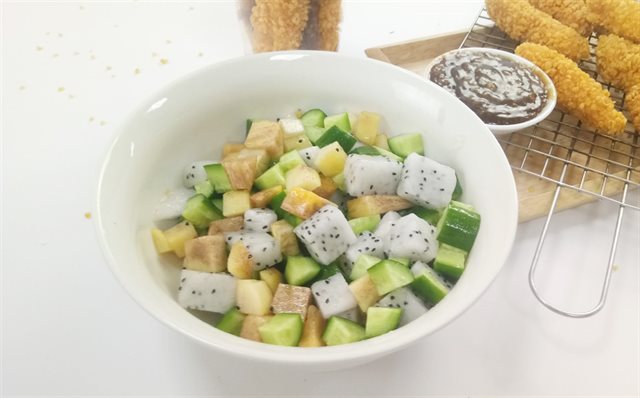 Salad Dưa Leo Thanh Long Và Hồng Giòn